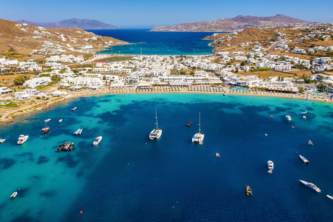 Strand van Ornos en Korfos
